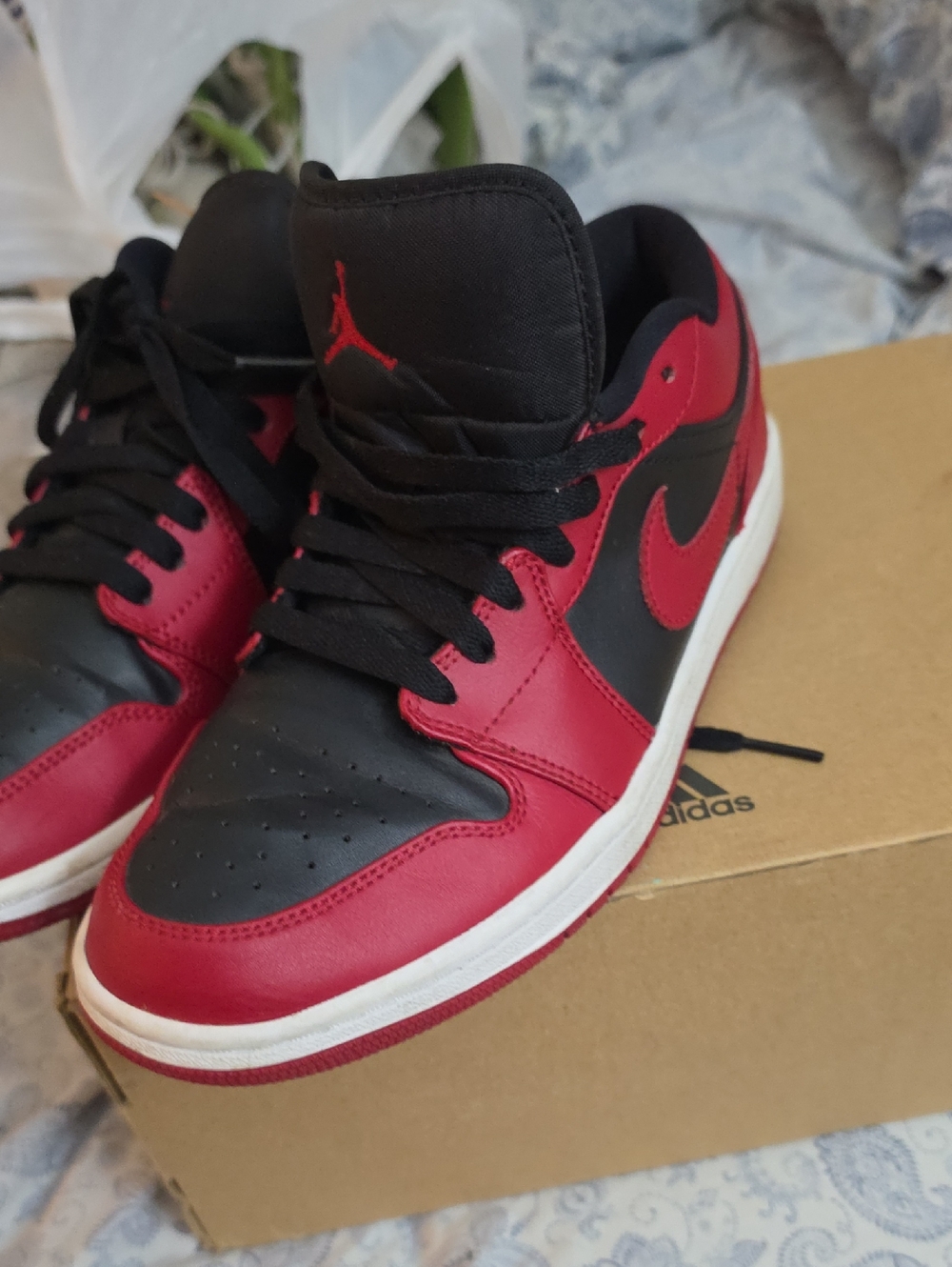 Jordan Low-Top Sneakers - Black & Red